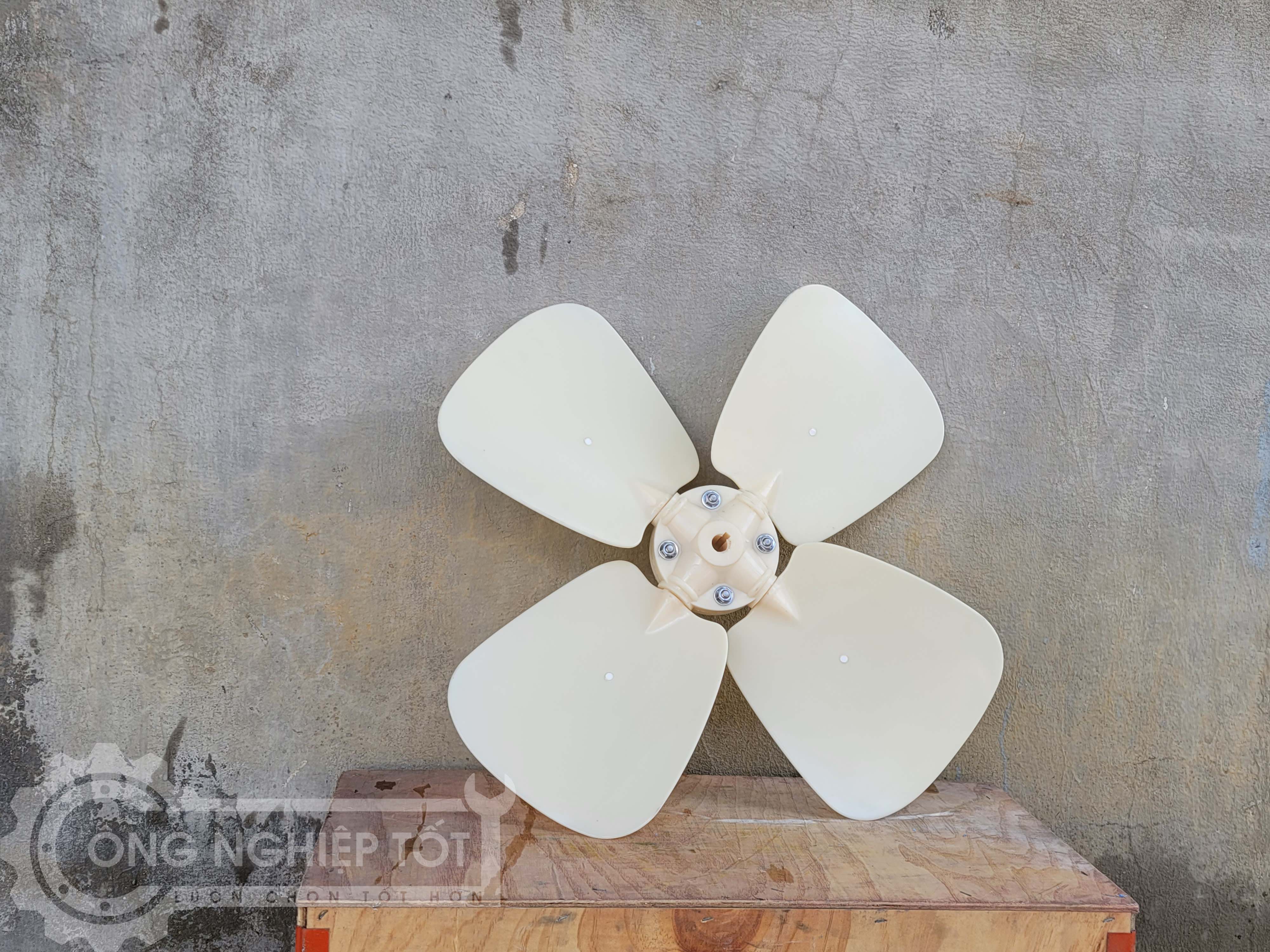 Ảnh chụp cánh quạt nhưa D635 